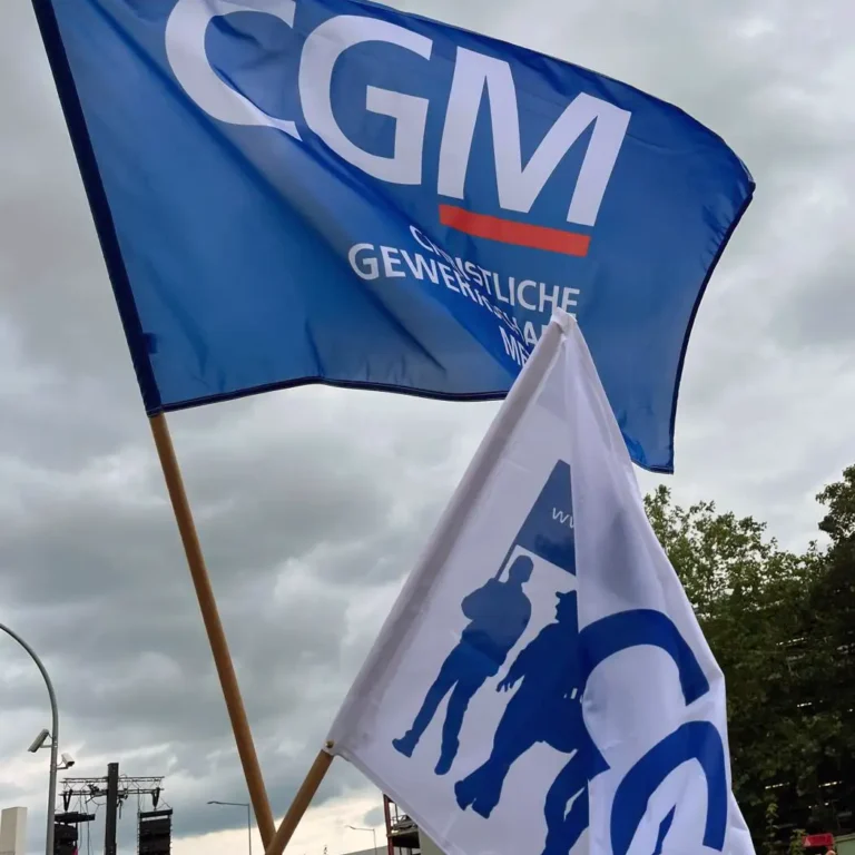 CGM Fahnen beim Protest gegen den Verkauf der Mecedes-Benz Autohäuser