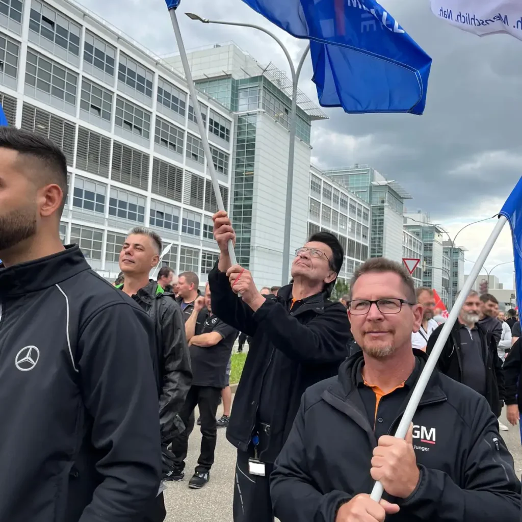 CGM-Mitglieder beim Protest gegen den Verkauf der Mecedes-Benz Autohäuser